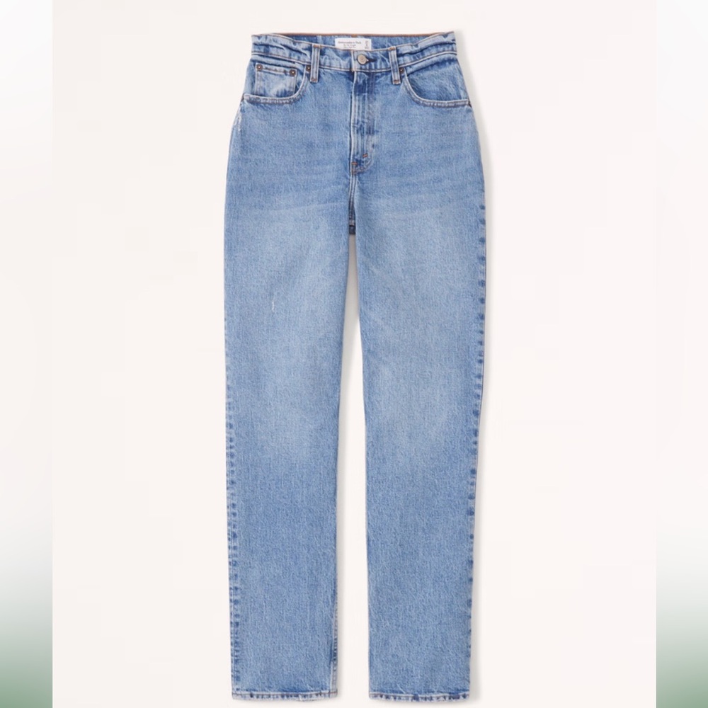 Abercrombie Curve Love Ultra High Rise 90s Straight
Jean in Medium Wash EUC